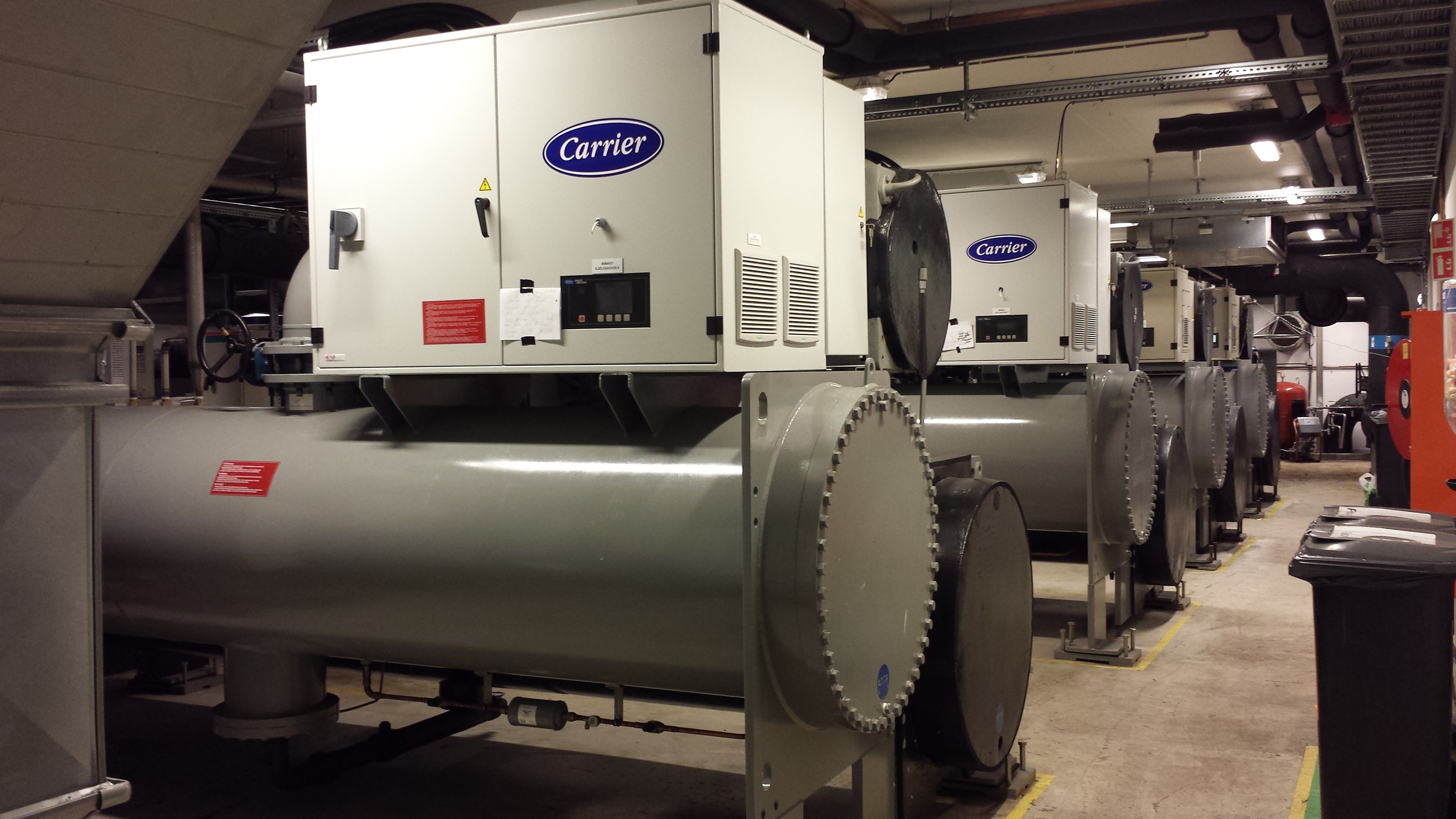 Fire maskiner Barcode